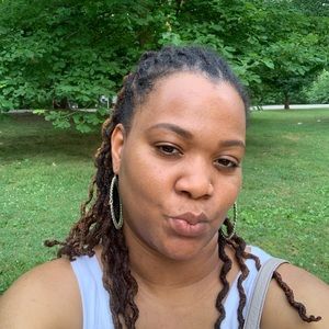 Meet your Posher, Alicia